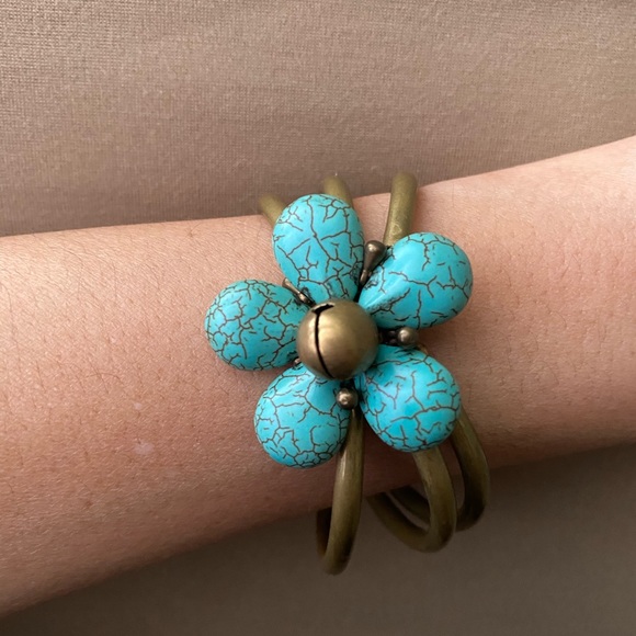 Turquoise Flower Bangle Bracelet - Picture 6 of 6